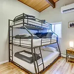 East Stroudsburg Home Near Skiing And Del Water Gap!