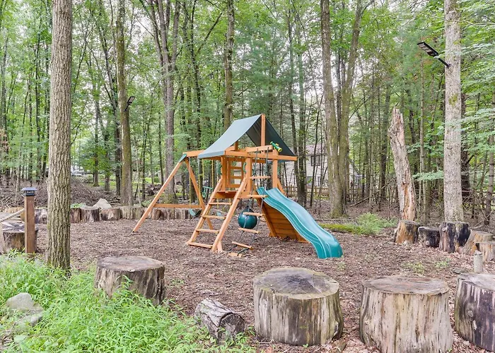 East Stroudsburg Home Near Skiing And Del Water Gap!